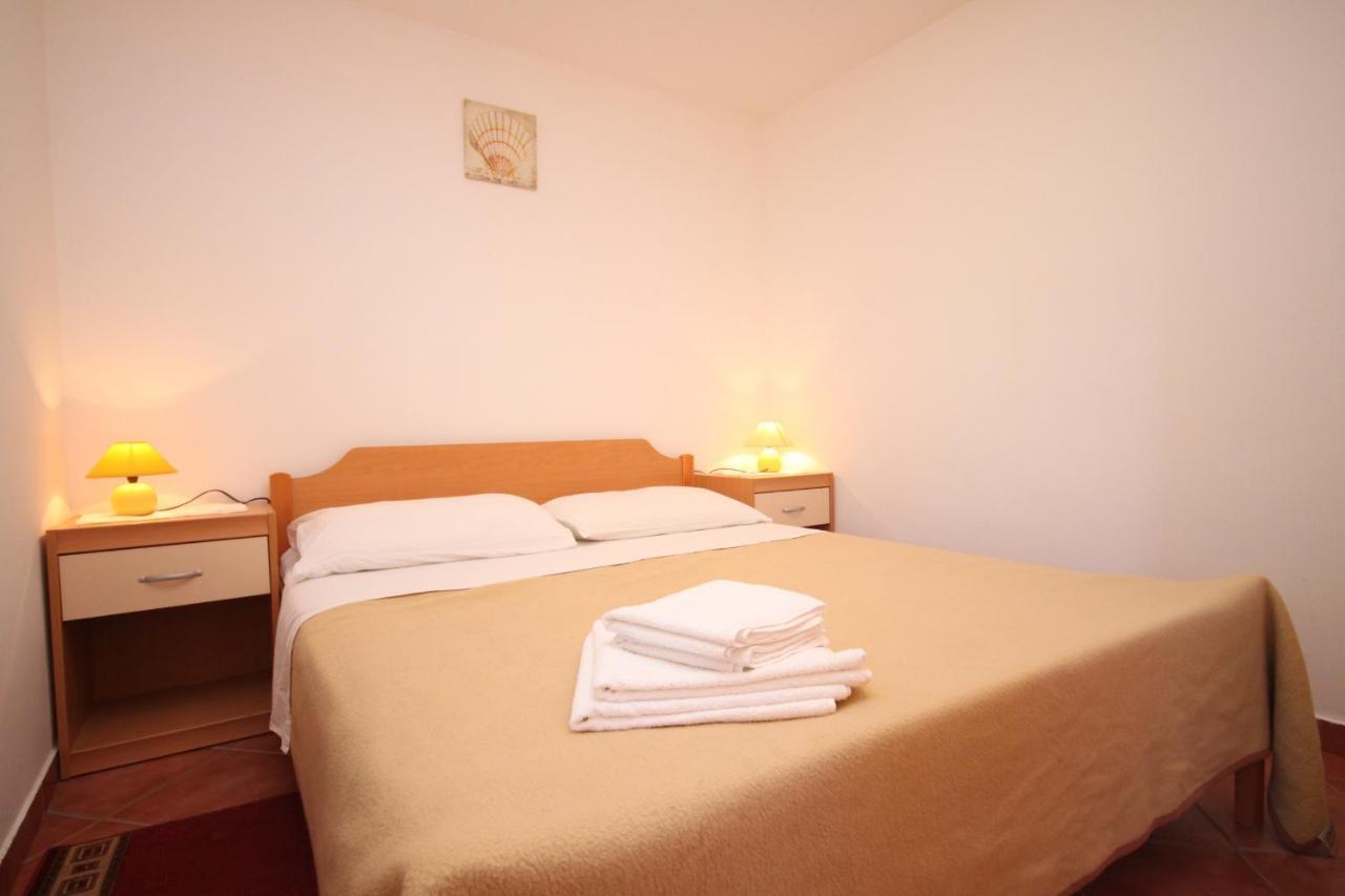 Apartments With A Parking Space Umag - 7039 Exterior foto